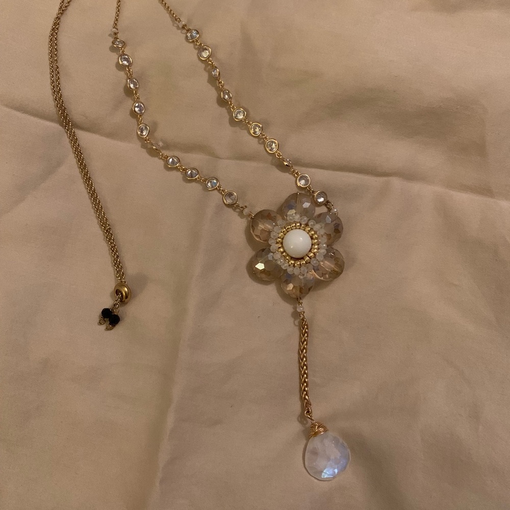 Beautiful moonstone and flower necklace😍🤩